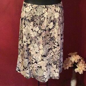 JOANNA PLUS FLORAL SKIRT SIZE 24W